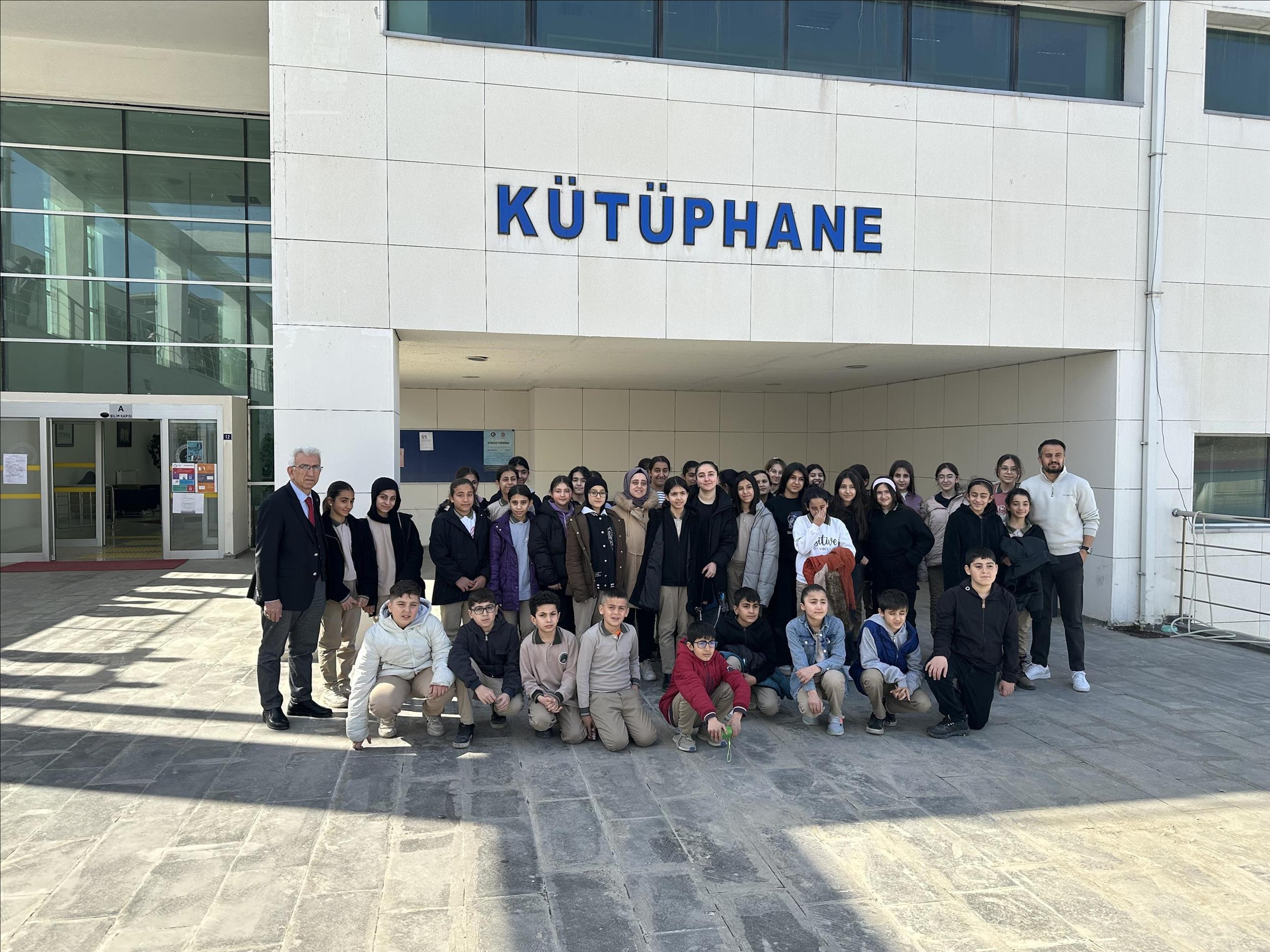 sirnak-merkez-cumhuriyet-secondary-school-students-visited-our-central-library-under-the-supervisi